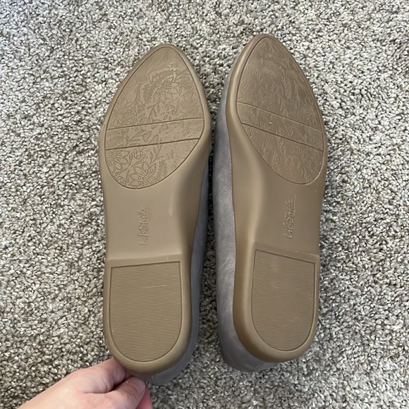 Suede Grayish pointed toe flats - Picture 3 of 5